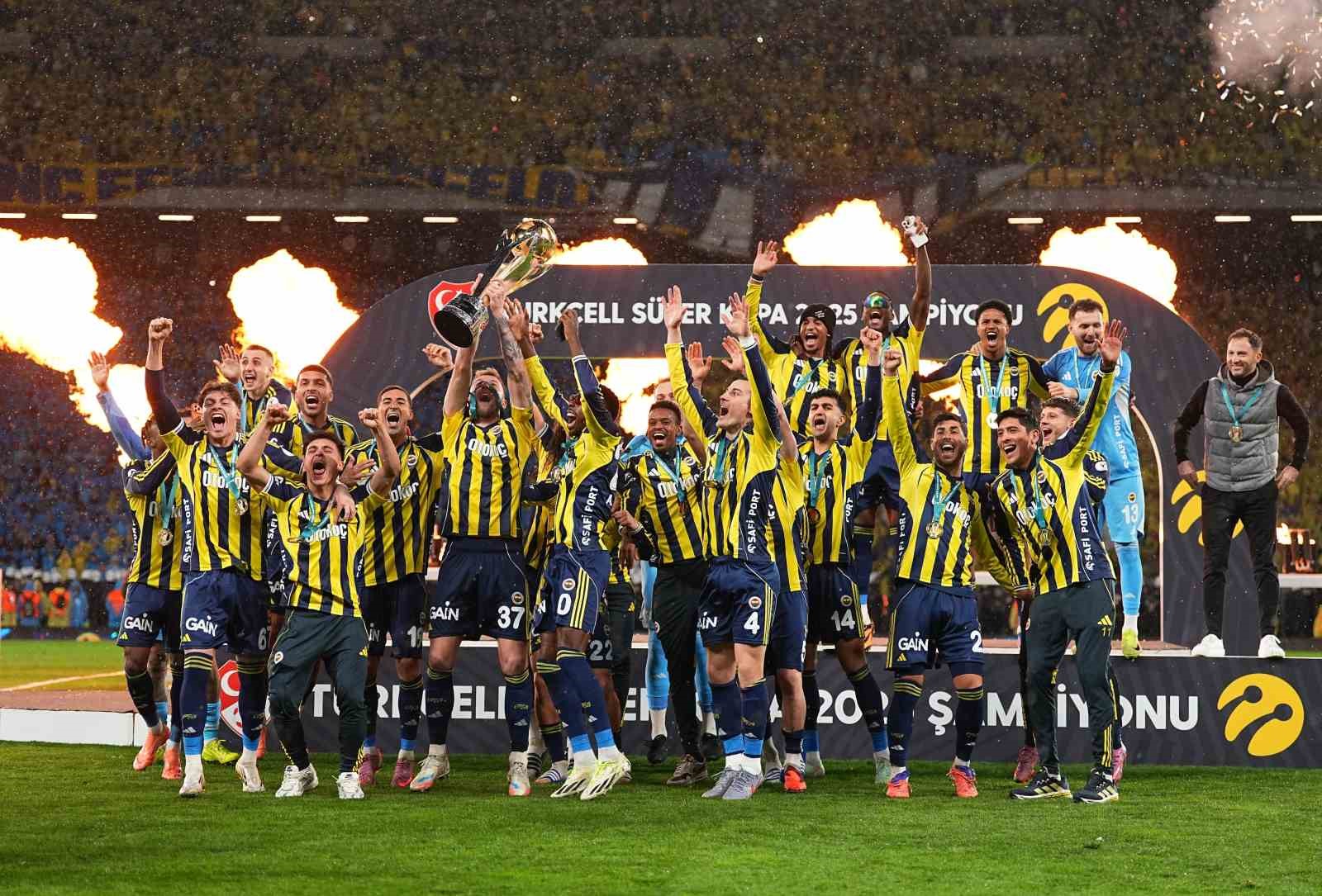 Fenerbahçe’nin şampiyonluk hasreti 12 yıla çıktı, sezonu 1 kupayla kapattı