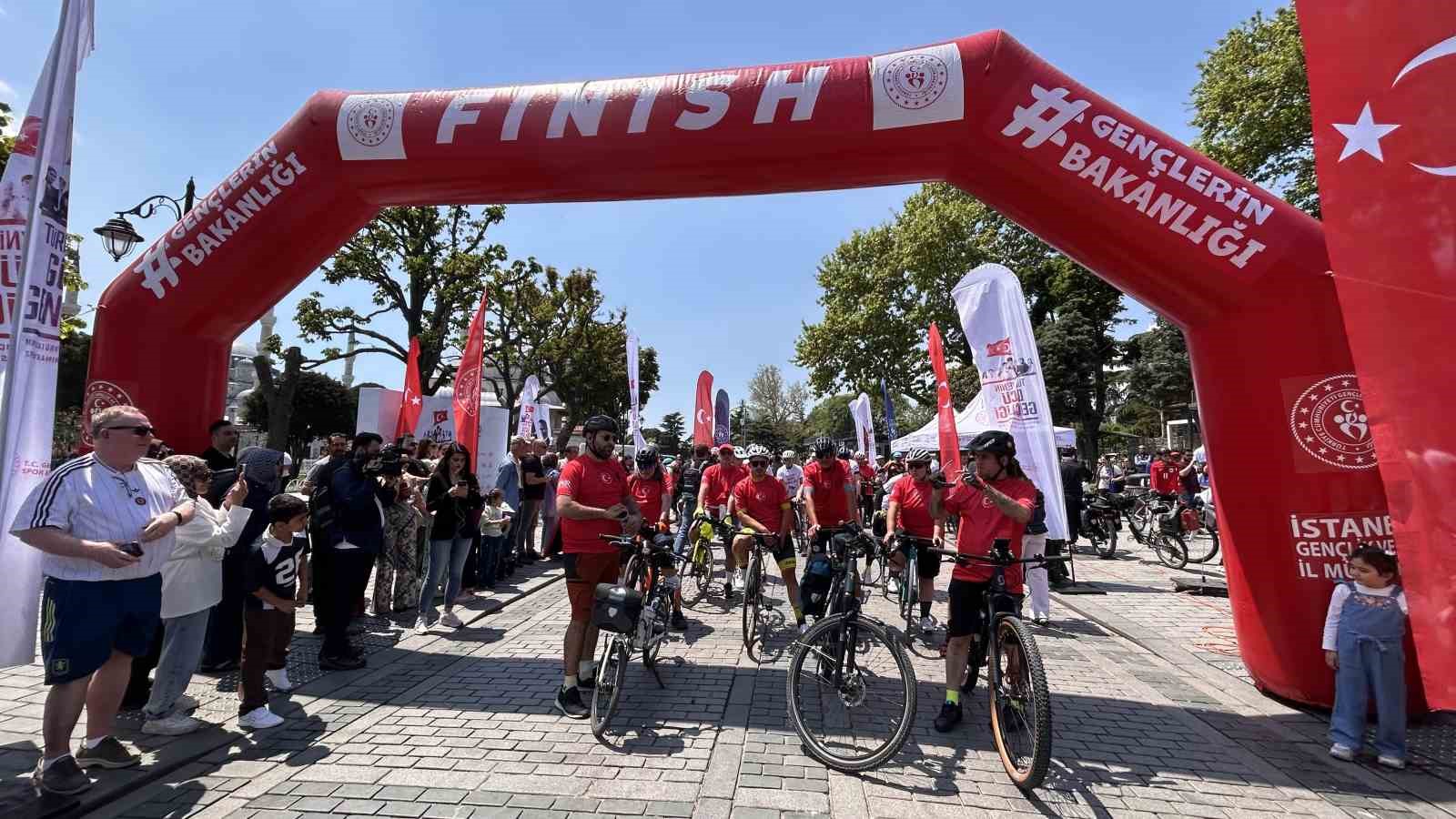 19 Mayıs’ta Sultanahmet’ten Dolmabahçe’ye pedal çevirdiler
