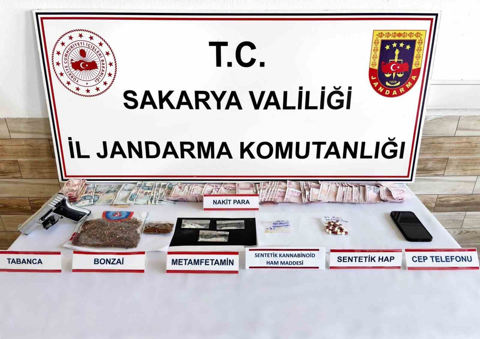 Jandarmadan uyuşturucu tacirlerine darbe: 2 torbacı tutuklandı
