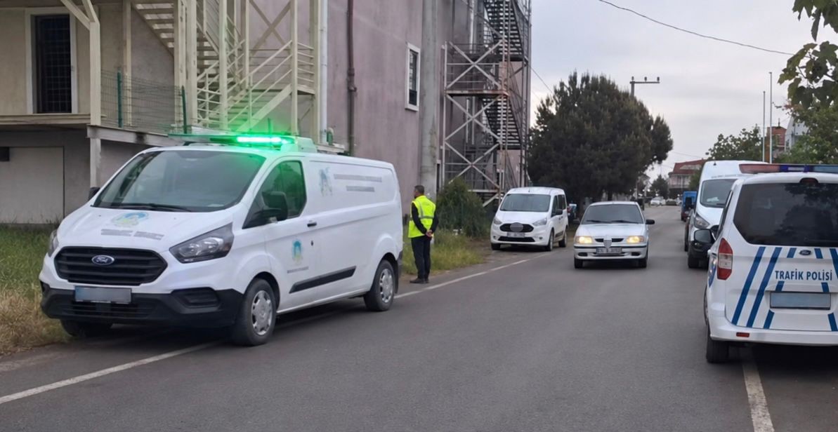 Tartıştığı eşini boğazını keserek öldürdü ardından intihar etti
