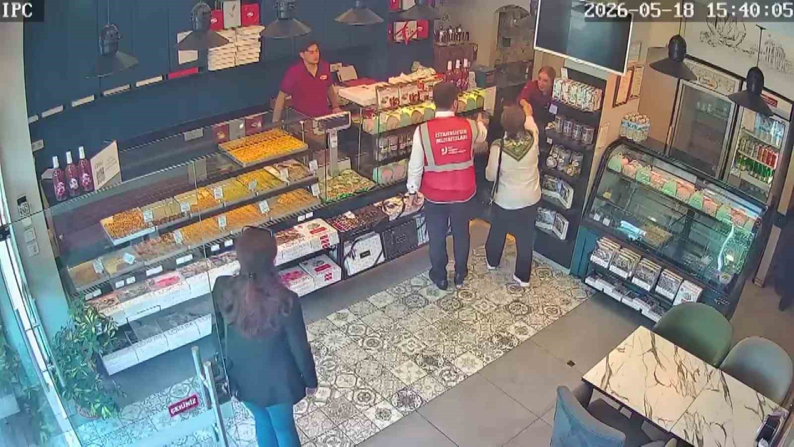 CHP Üsküdar İlçe Başkanı’na selam vermeyen esnafa zabıta ekipleri ceza kesti
