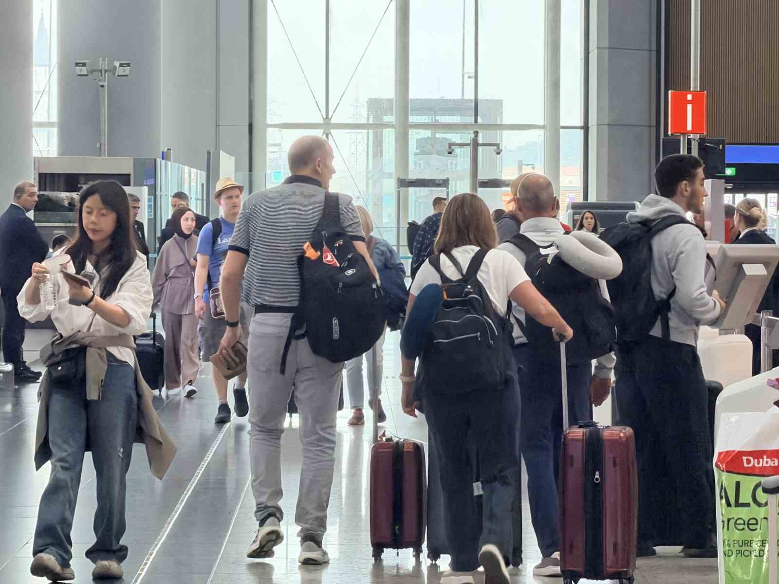 İstanbul Havalimanı’nda bayram hareketliliği başladı

