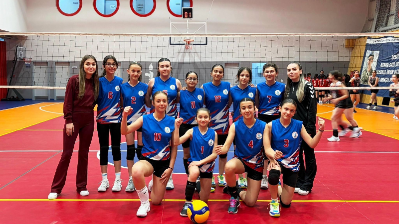 Körfez Gençlerbirliği Midi Kız Voleybol Takımı galibiyetle başladı