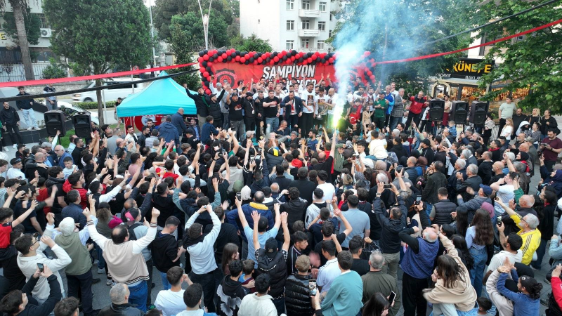 Şampiyon Gölcükspor, kupasıyla kente döndü