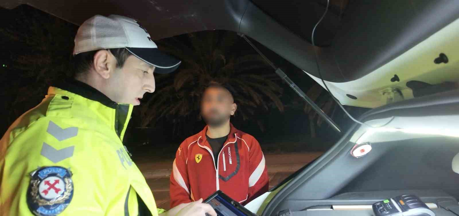 Sahilde tehlikeli yolculuk pahalıya patladı: Polisle diyaloğu dikkat çekti