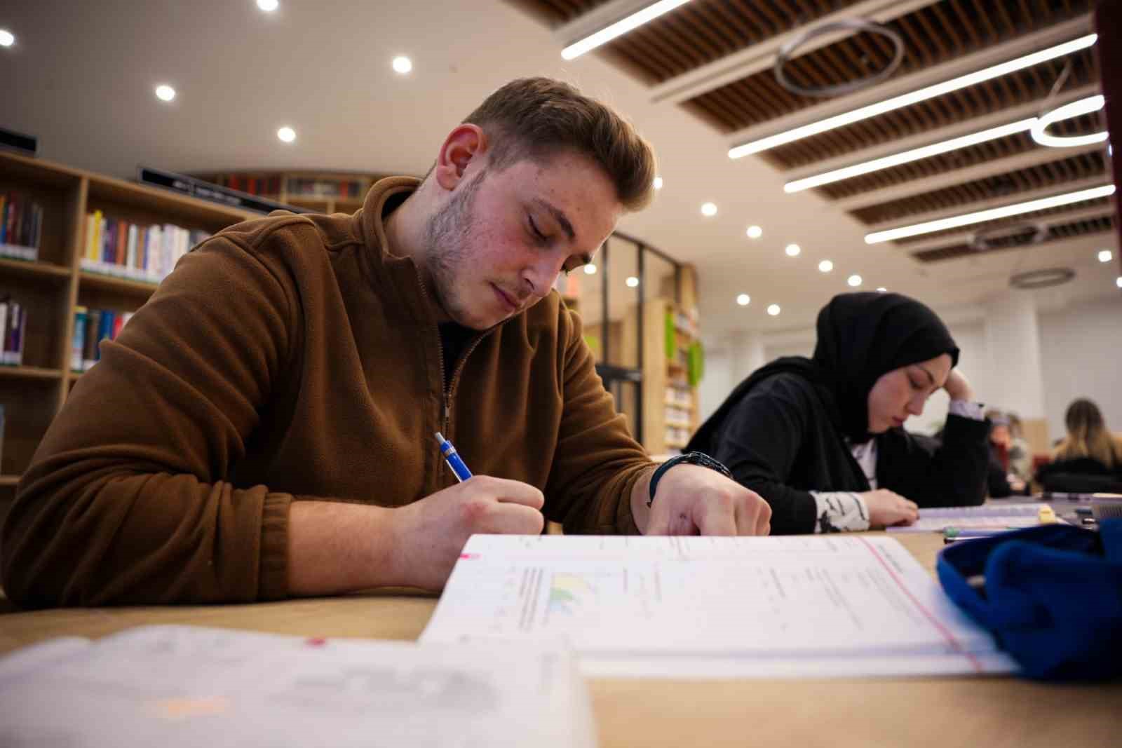 Kütüphanelerin çalışma günlerine sınav ayarı