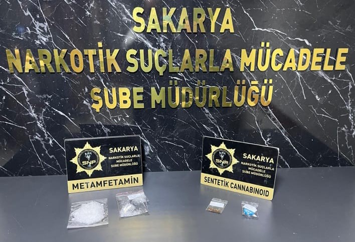 Uyuşturucu sevkiyatı otoyol gişesinde engellendi: 2 tutuklama