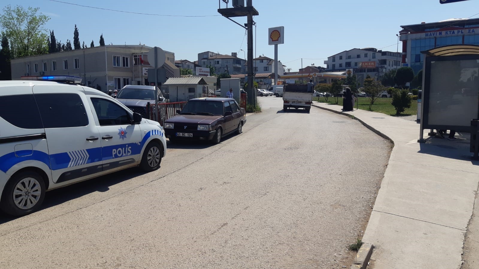 Hastane önünde tartıştığı kadını bıçakladı