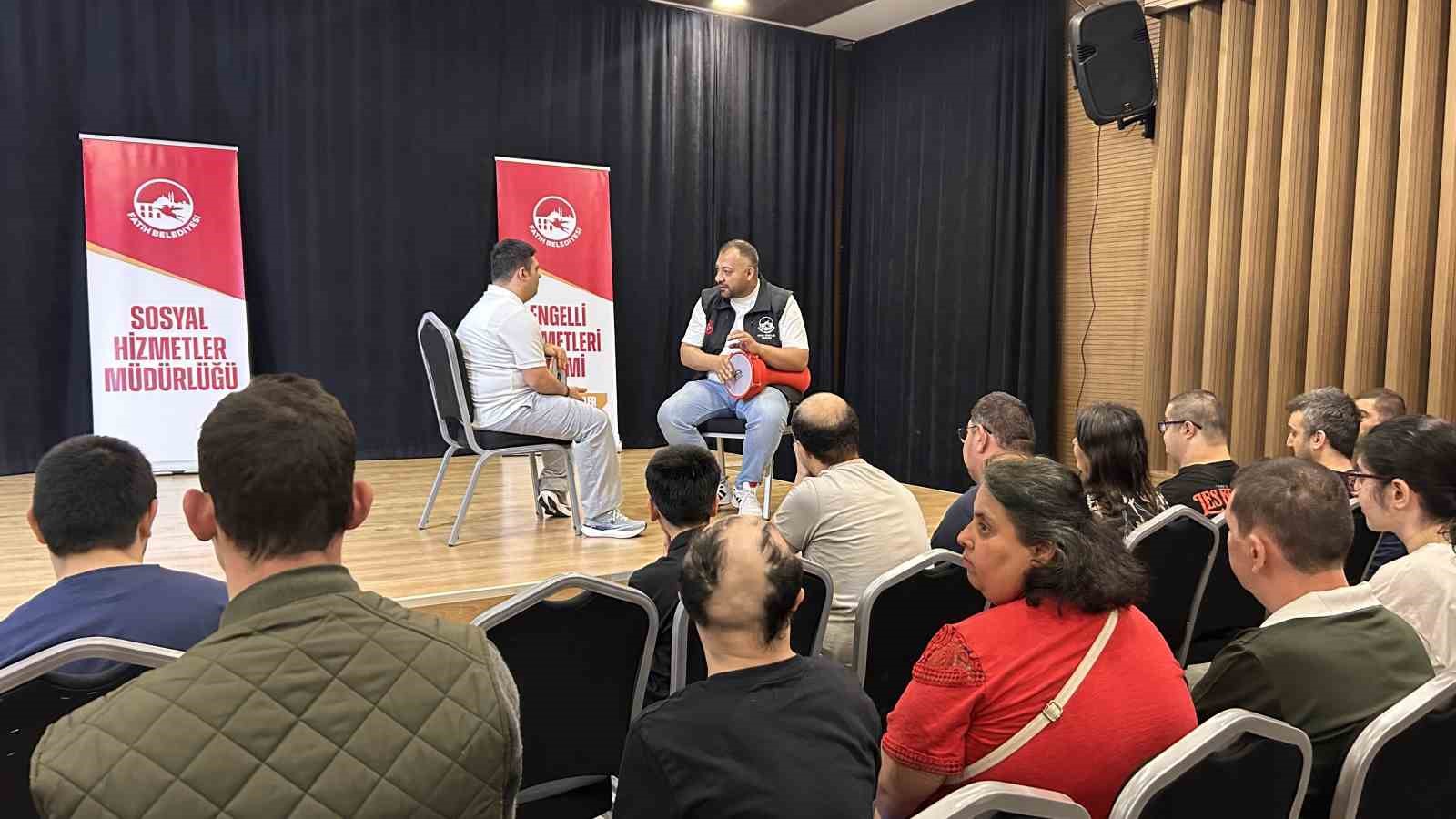 Fatih Sanat Akademisi’nde özel bireylere enstrüman ve tiyatro eğitimi
