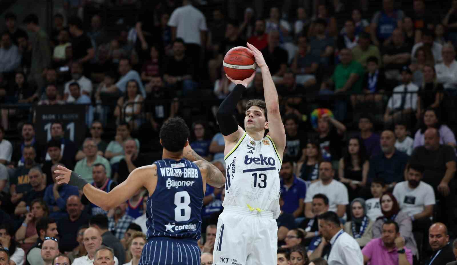 Fenerbahçe final şansını bir sonraki maça bıraktı
