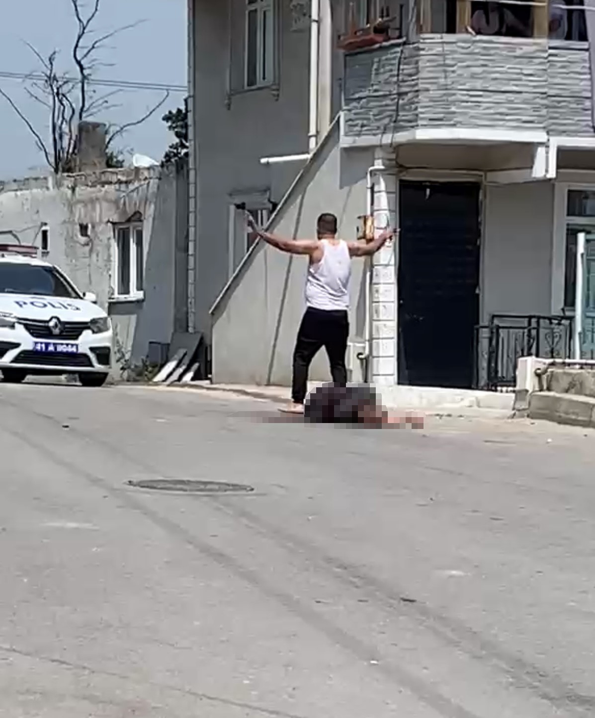 Dilovası'nda dehşet: Eşini defalarca bıçakladı!