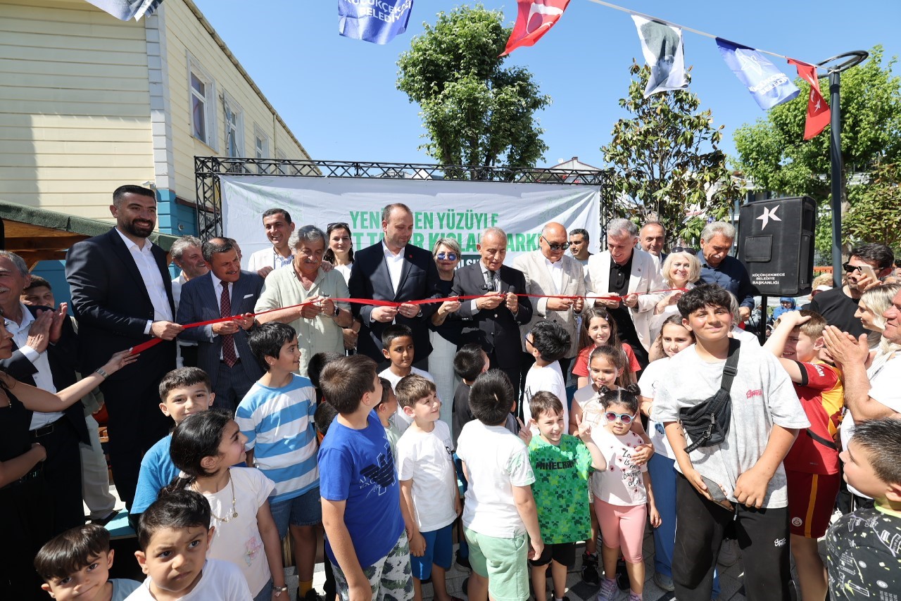 Ahmet Taner Kışlalı Parkı yenilenen yüzüyle hizmete açıldı