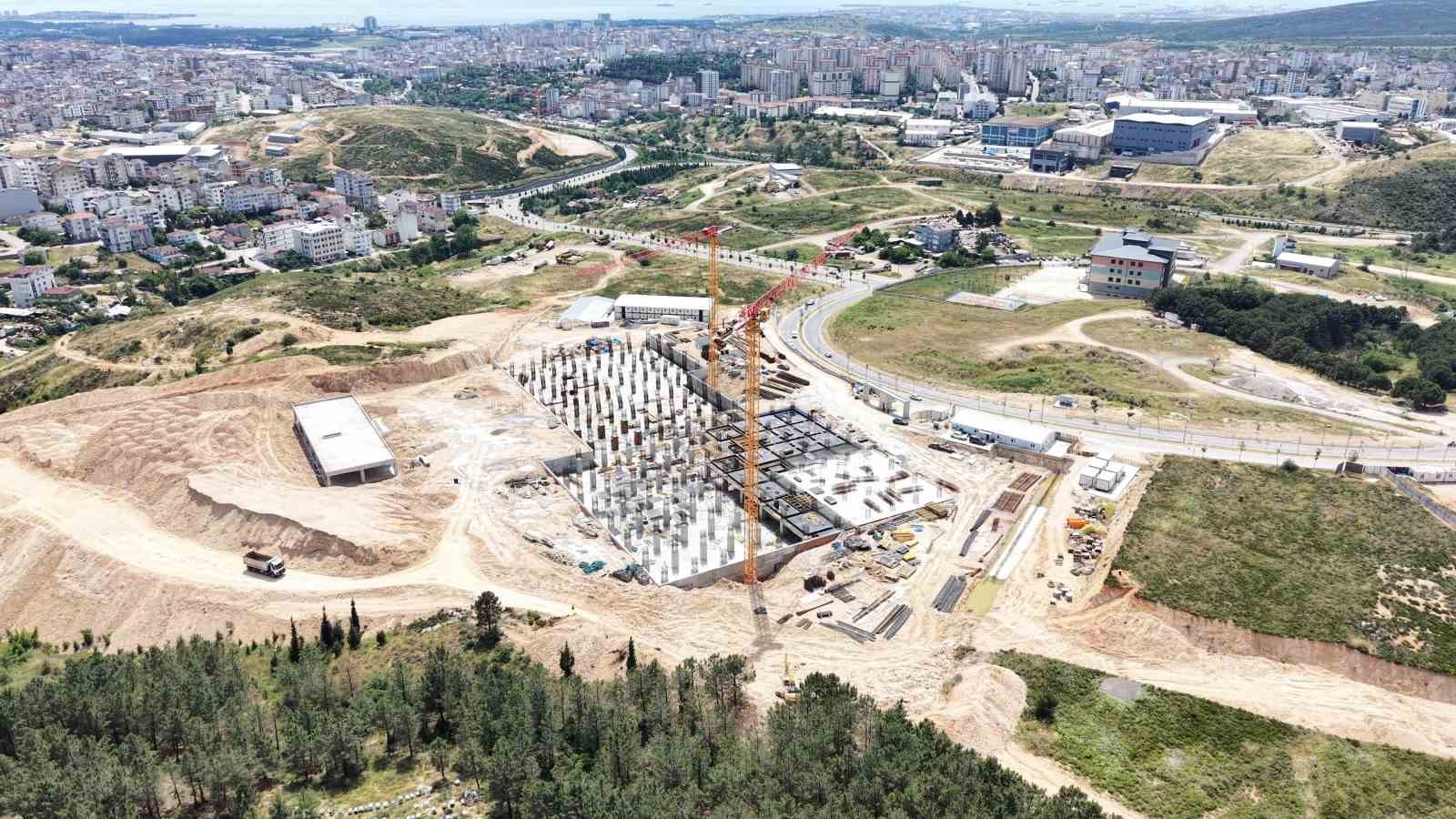 Çayırova Devlet Hastanesi’nde 200 yataklı, inşaatta kaba yapının yarısına yaklaşıldı