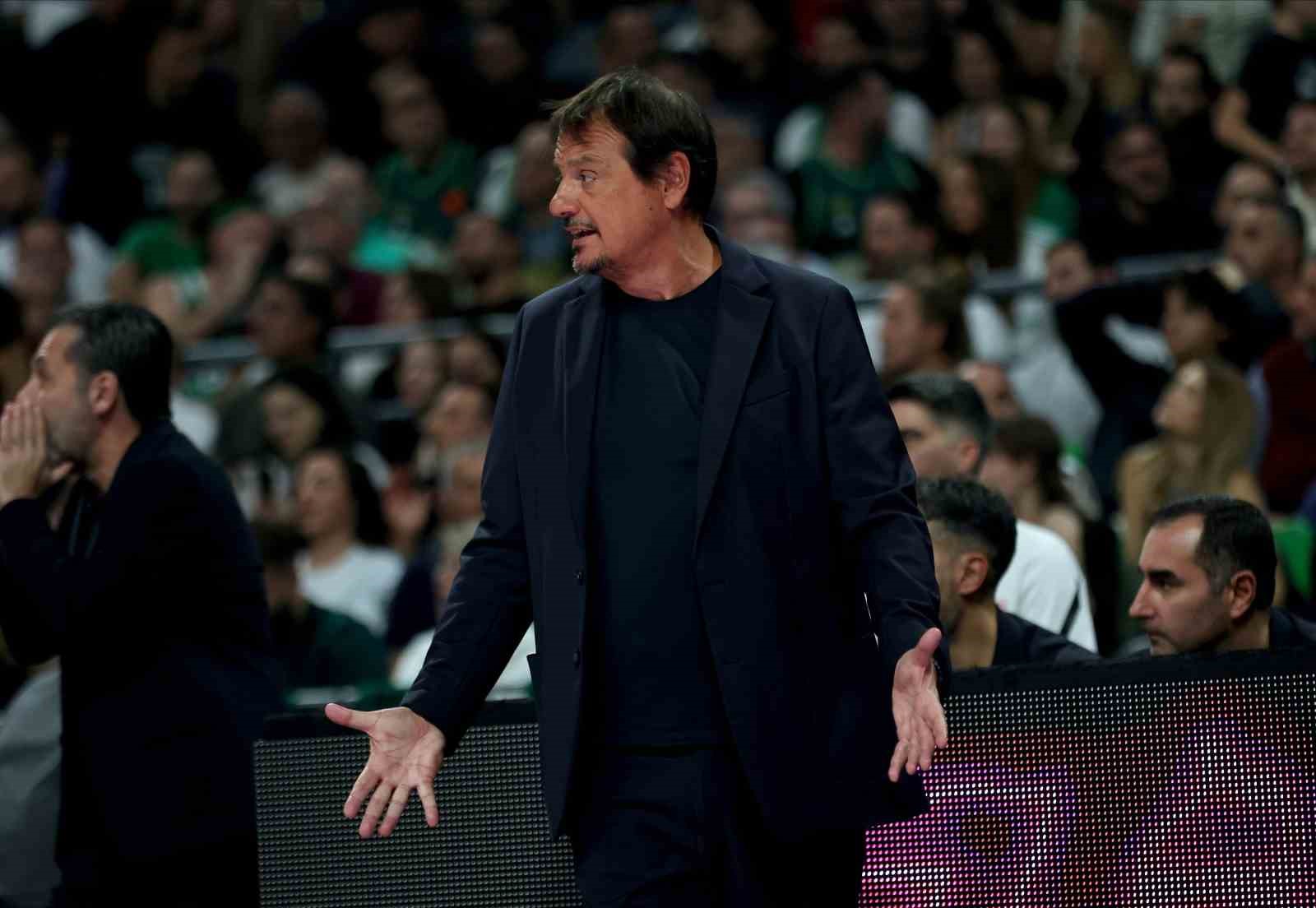Ergin Ataman, Olimpiakos taraftarına cevap verdi