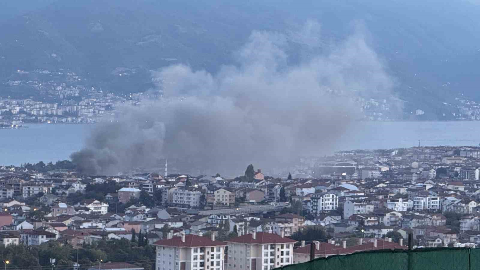 Gecekonduda çıkan yangın mahalleliyi sokağa döktü: Kundaklama şüphesi araştırılıyor