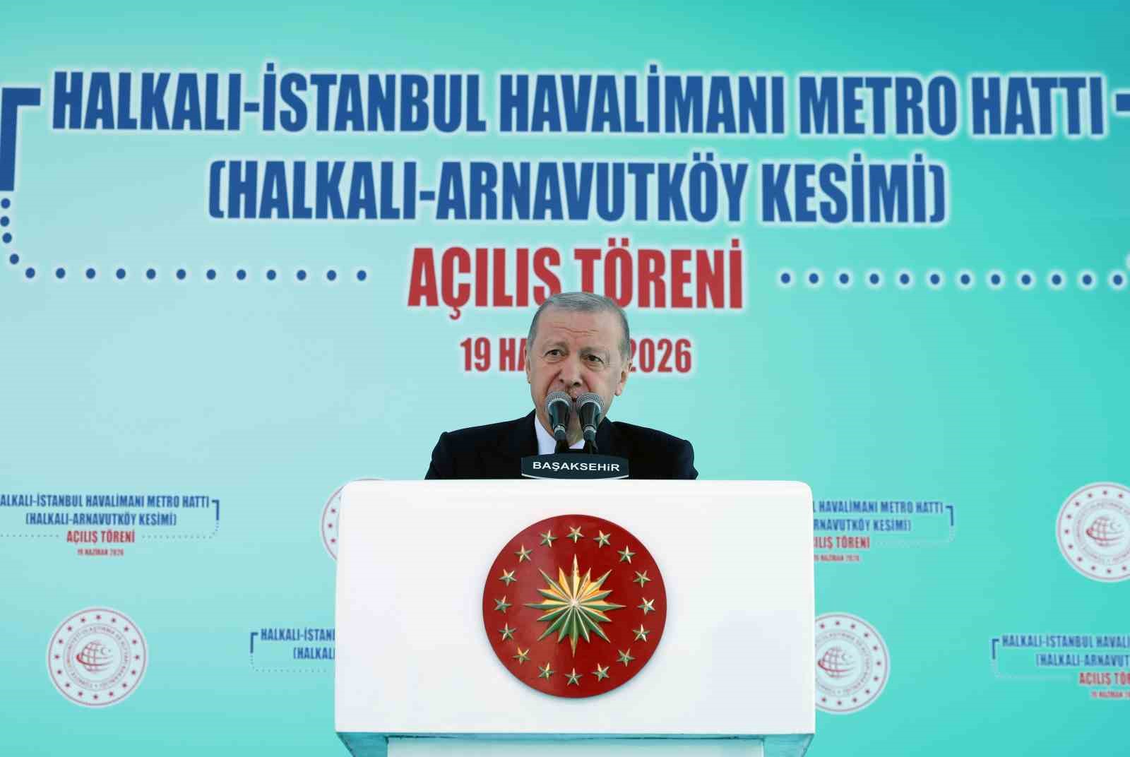 Cumhurbaşkanı Erdoğan, "NATO liderlerini Türkiye’de ağırlamaya hazırlanıyoruz. Öncesinde 28-29 Haziran’da NATO Parlamenterler Zirvesi İstanbul’da yapılacak. Yani 2026 senesi Türkiye için kelimenin tam manasıyla bir zirveler yılı olacak."
