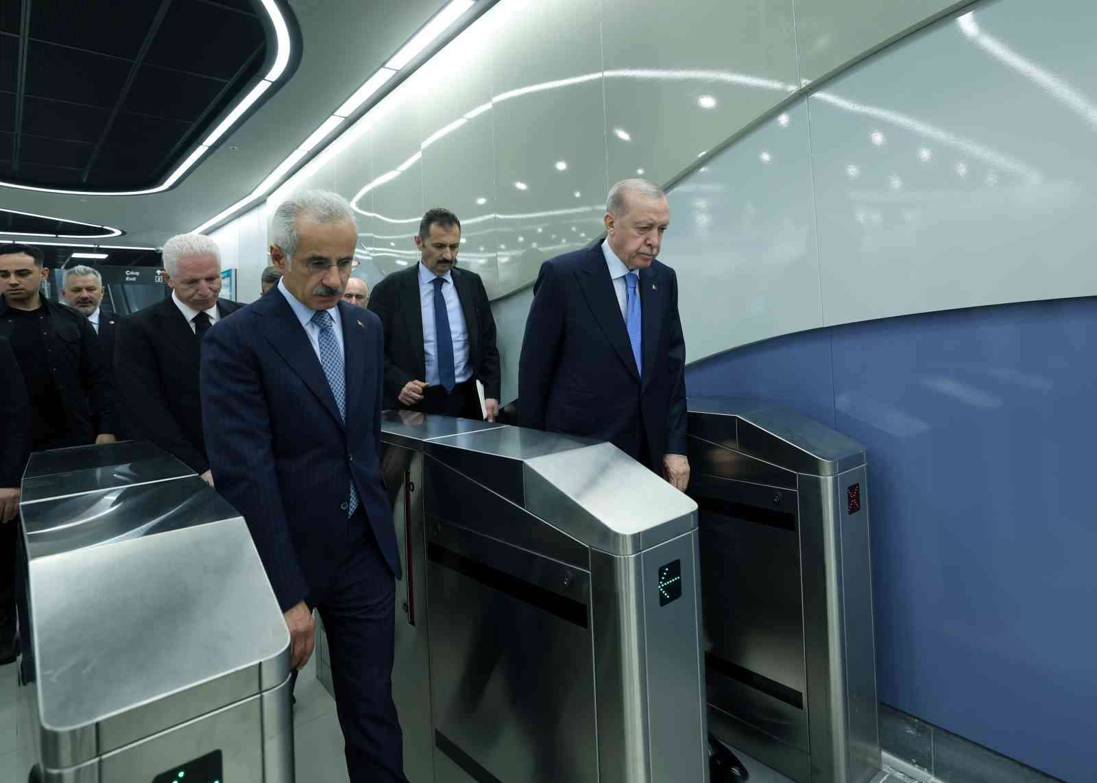 İstanbul’a nefes aldıracak proje açılıyor: Cumhurbaşkanı Erdoğan törenin yapılacağı alana metroyla gitti
