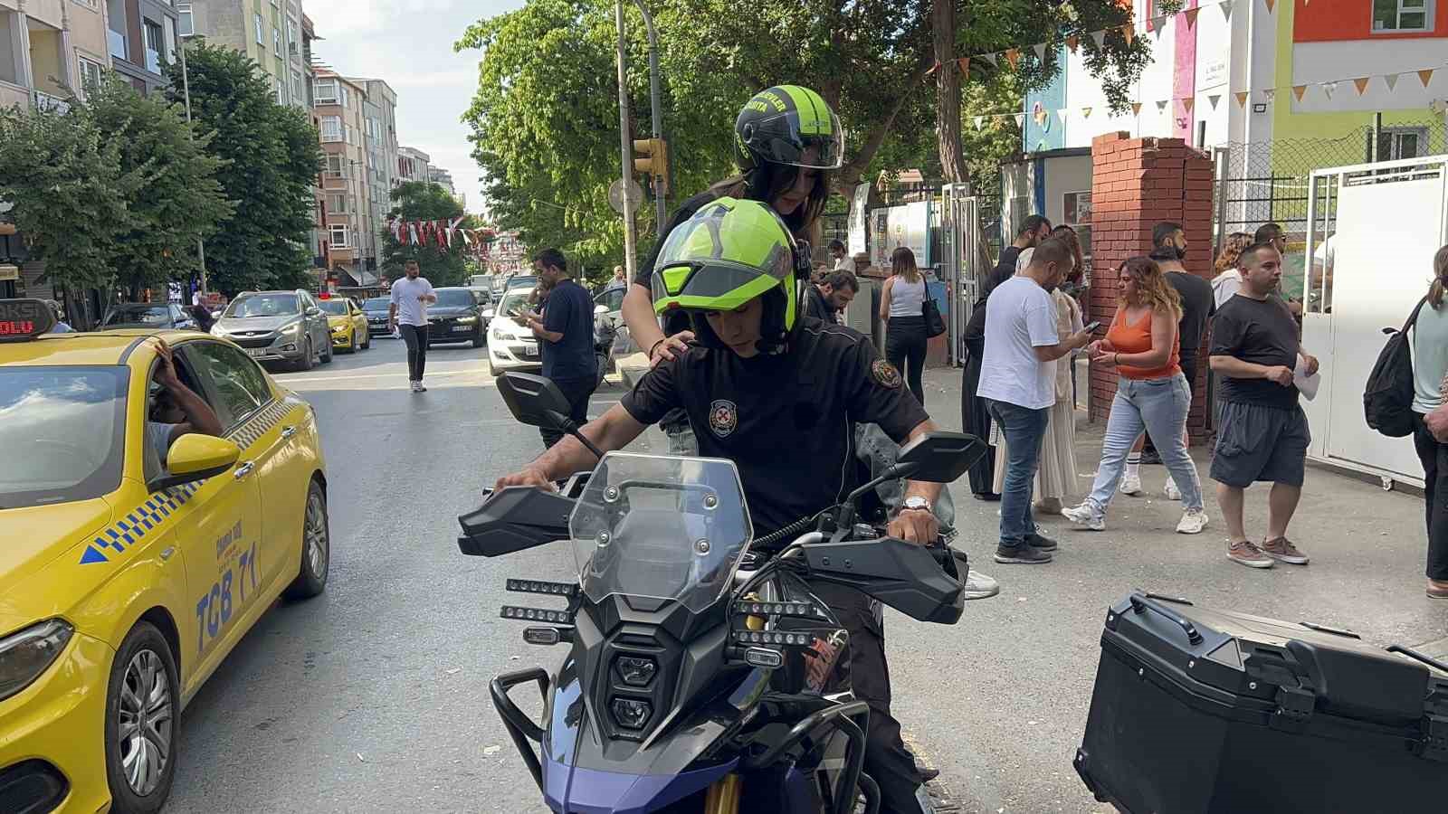 YKS’de zamana karşı yarış: Motorize zabıta ekipleri 11 öğrenciyi sınava yetiştirdi