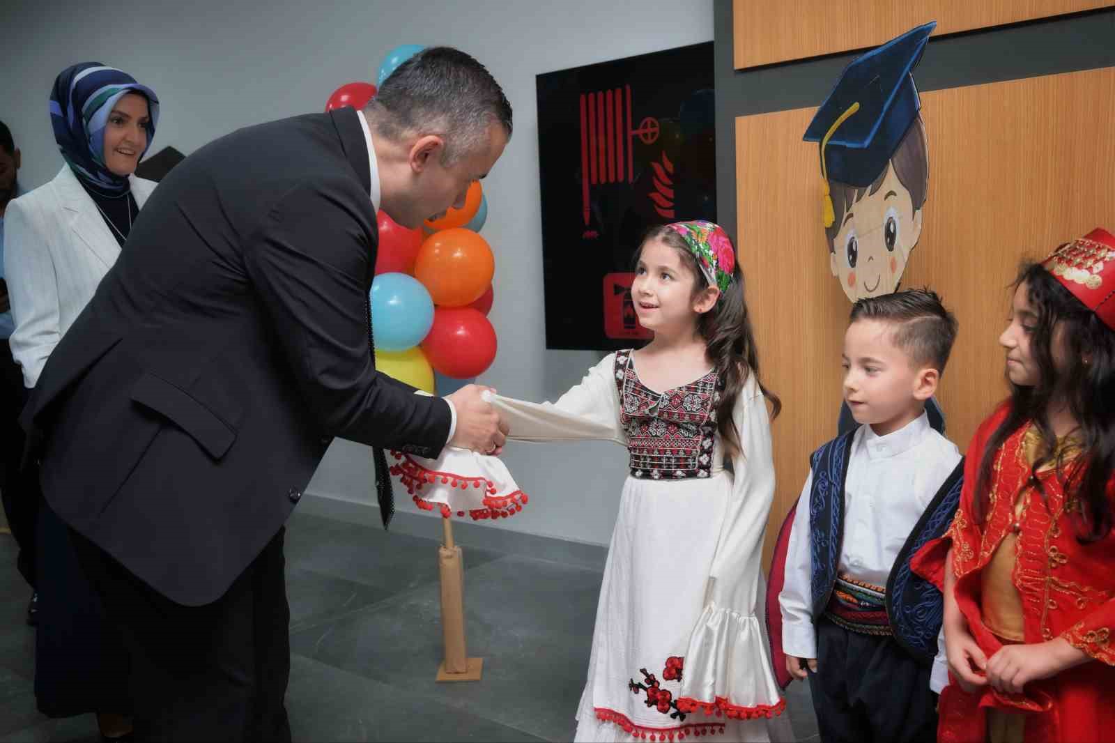 Esenyurt’ta miniklere coşkulu mezuniyet töreni
