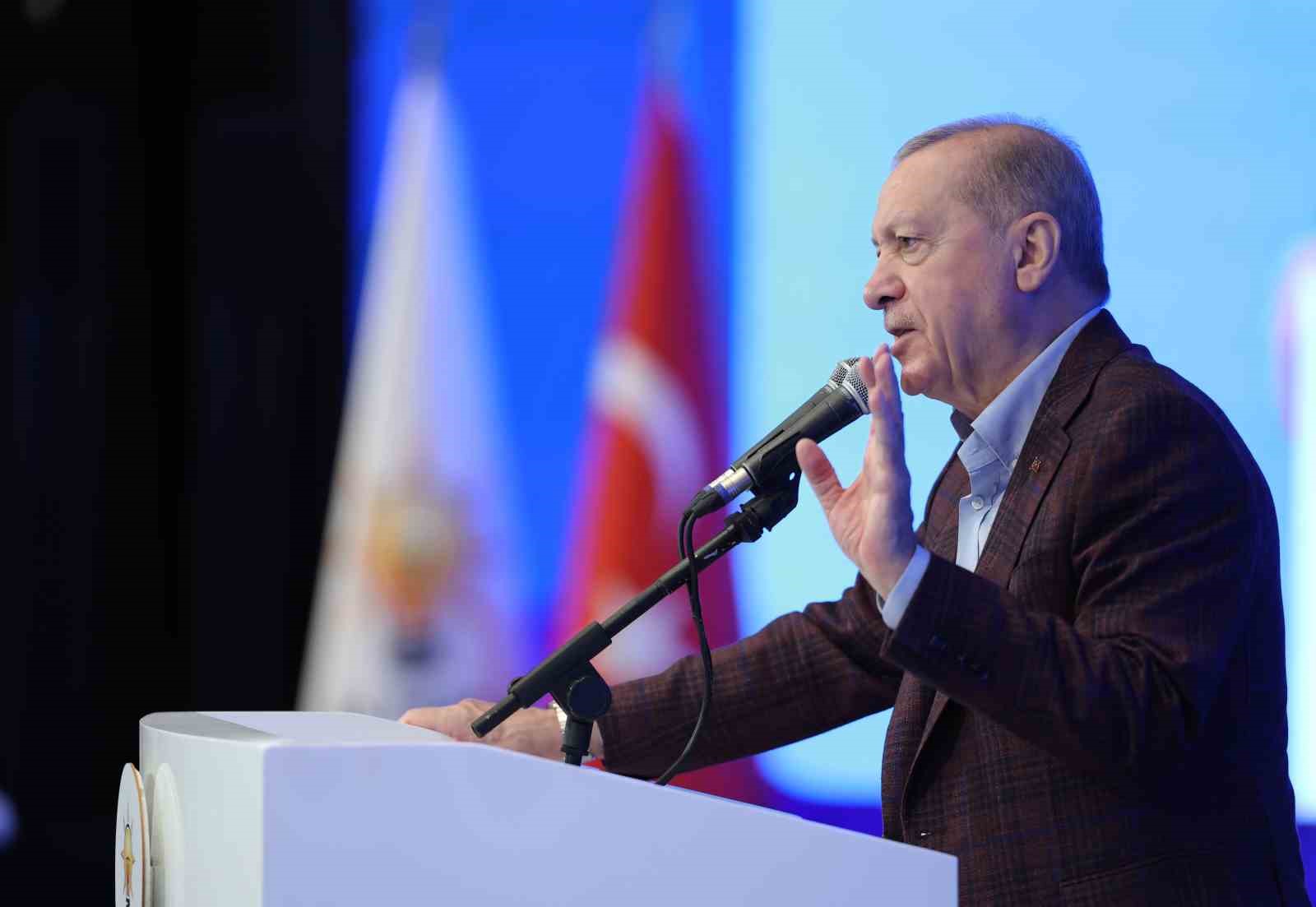Cumhurbaşkanı Erdoğan: "Cahil, geri kafalı bazı fosiller çıkıyor, başörtüsüne, başörtülüye kin kusuyor"
