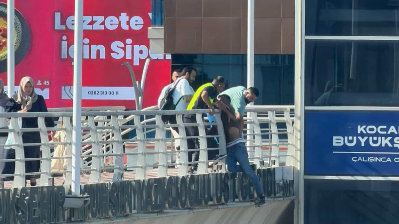 İntiharı vatandaşlar engelledi