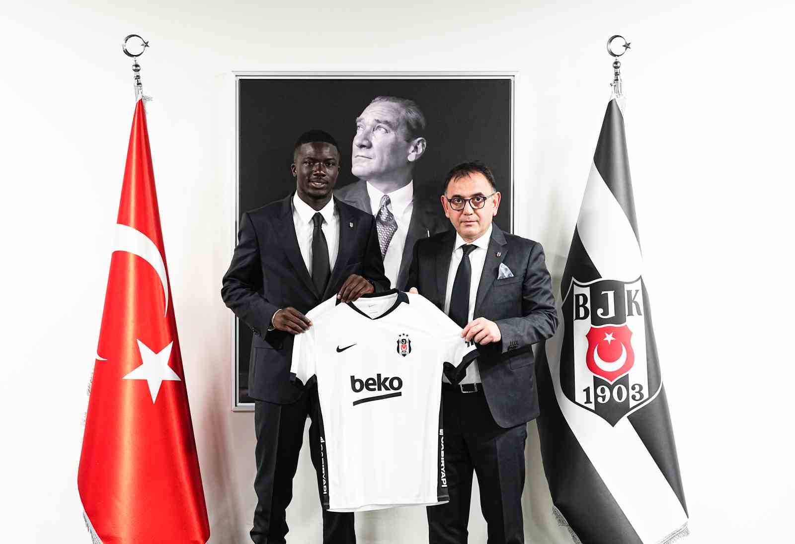Beşiktaş, Ouattara ile 4 yıllık sözleşme imzaladı
