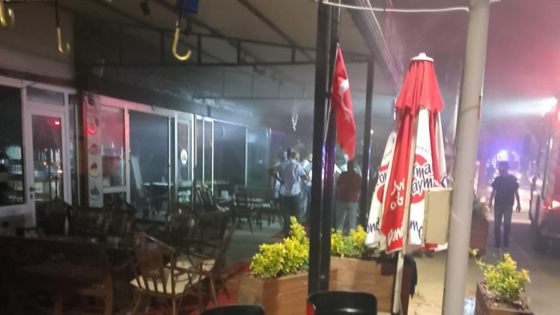 Kafenin mutfağında çıkan yangın hasara neden oldu