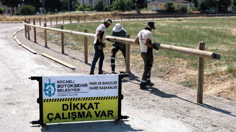 Kocaeli'de Gölcük Rahvan At Tesisi yarışlar öncesi bakıma alındı