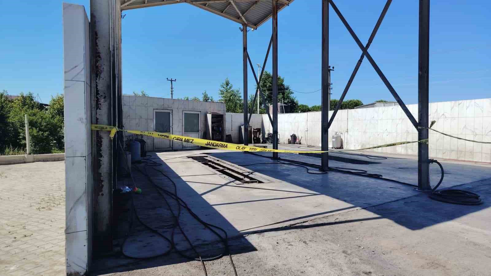 Elektik akımına kapılarak ölen baba ve oğlu toprağa verildi