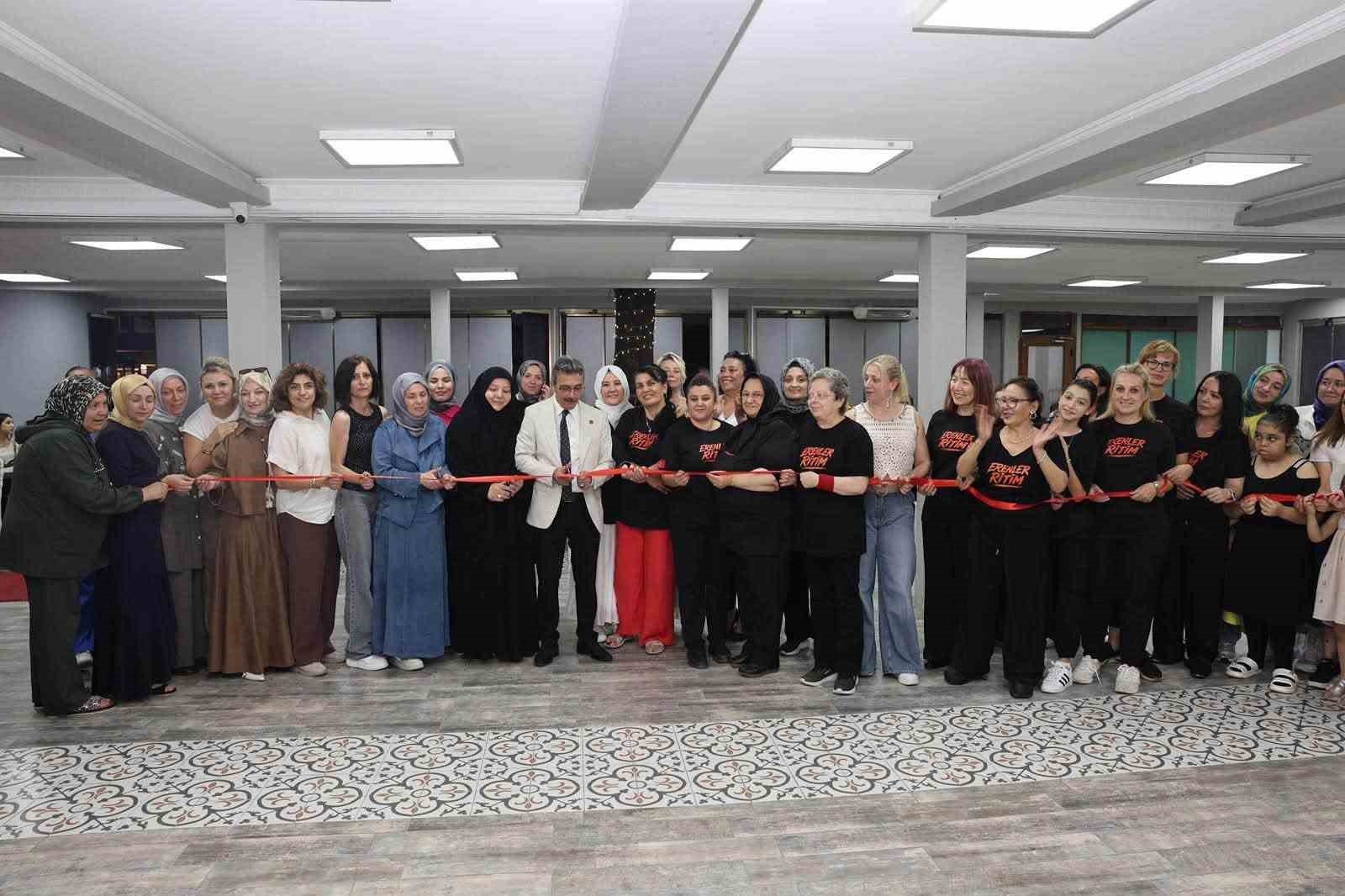 Erenler’de kadınlar için yeni merkez kapılarını açtı
