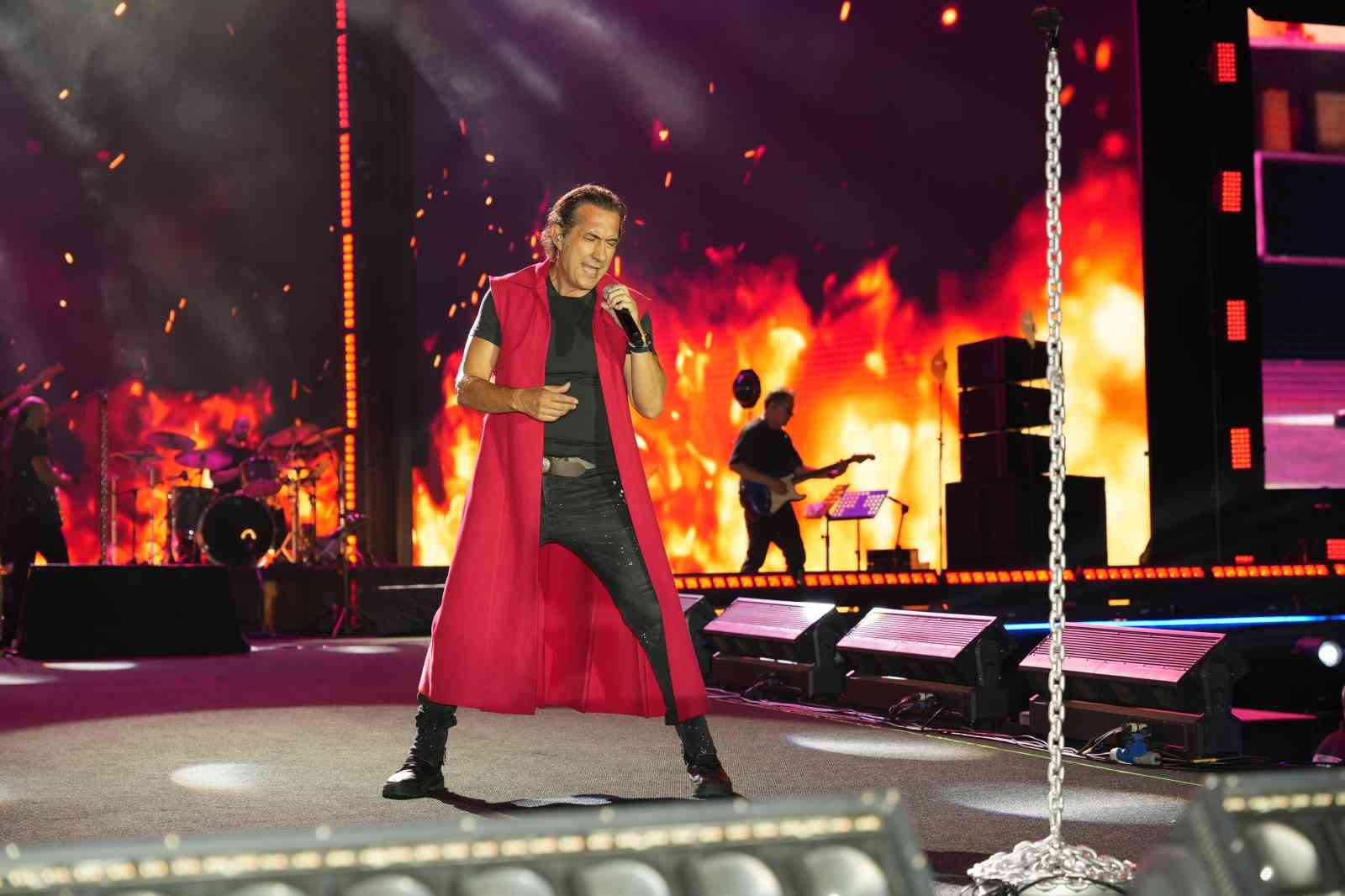 Sakaryalılar festivalin son gününde Kıraç ile coştu
