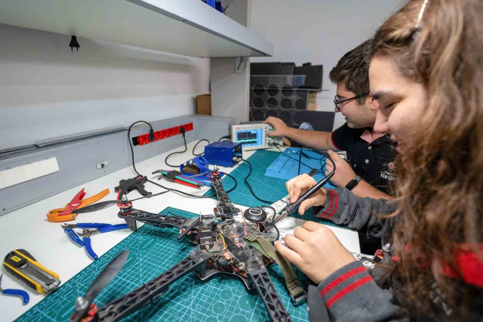 TÜBİTAK Fen Lisesi geleceğin bilim insanlarını arıyor: Başvurular 15 Temmuz’da sona eriyor
