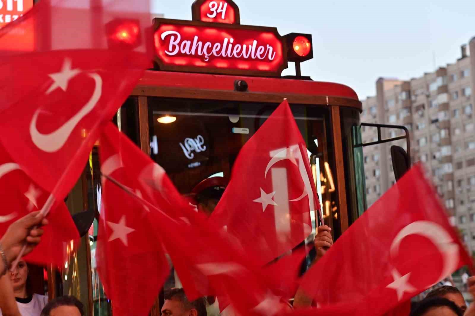 Bahçelievler’de 15 Temmuz şehitleri yürüyüşle anıldı