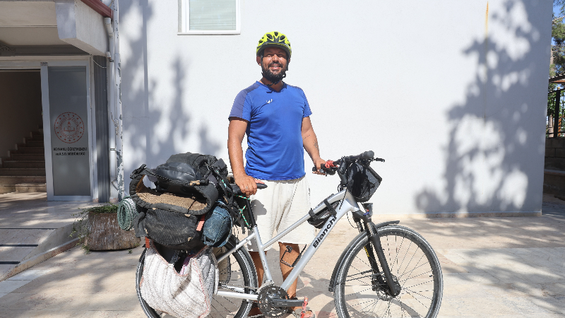 Annesinin umre hayali için pedal çeviriyor