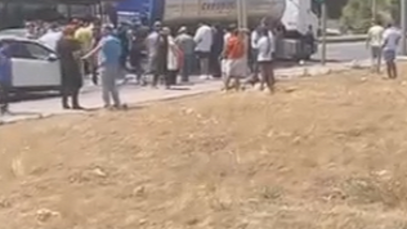 Kaza sonrası trafik kilitlendi