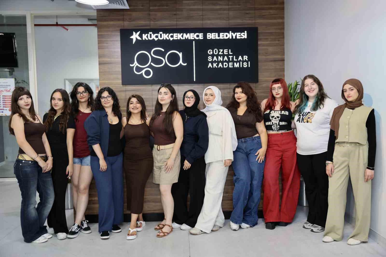 Küçükçekmece Belediyesi güzel sanatlar öğrencilerinden gururlandıran başarı
