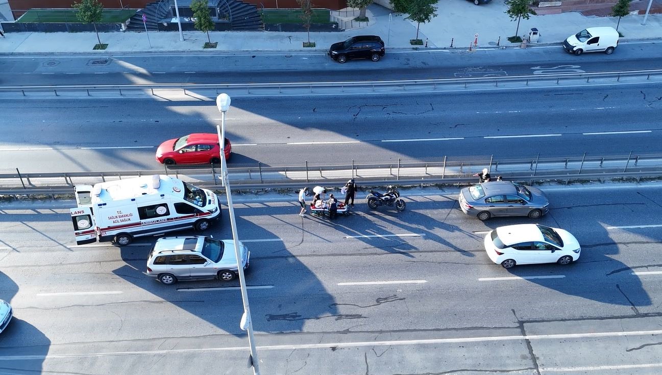Büyükçekmece E-5’te trafiği kilitleyen kaza
