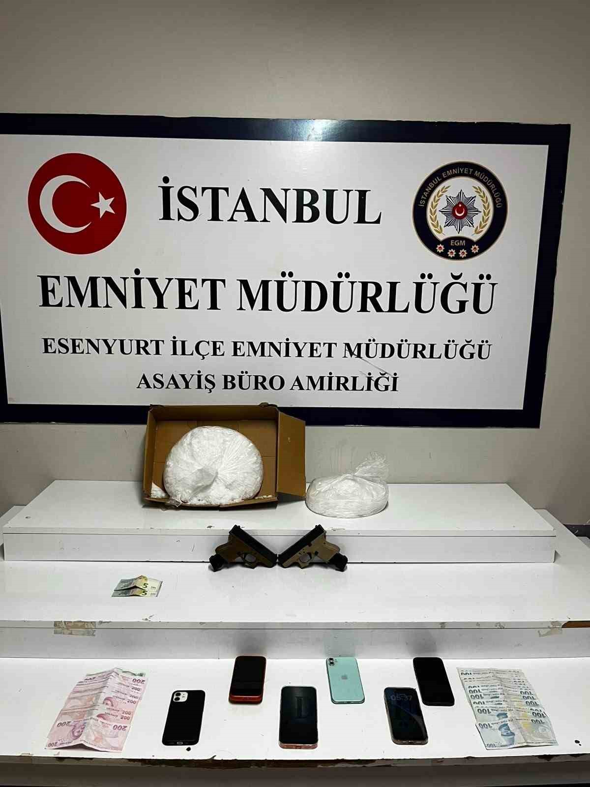 Esenyurt’ta bir adrese uyuşturucu operasyonu: 5 kilogram uyuşturucu madde ele geçirildi
