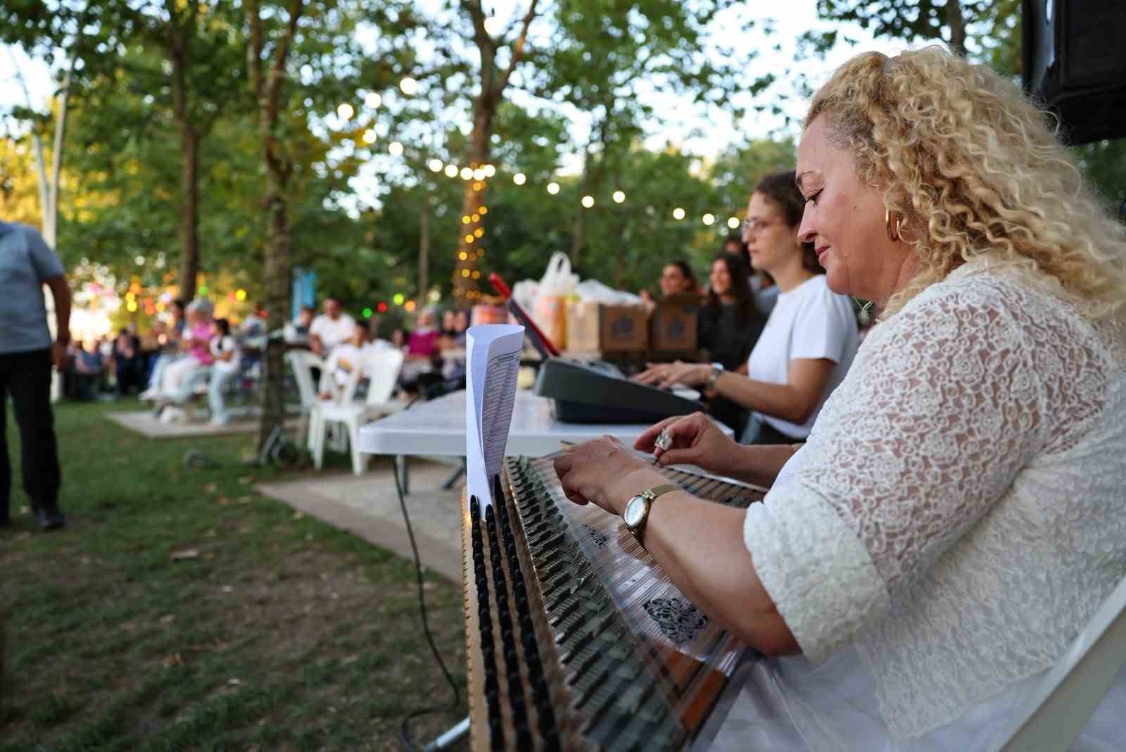 Başiskele’de türküler eşliğinde aile buluşması