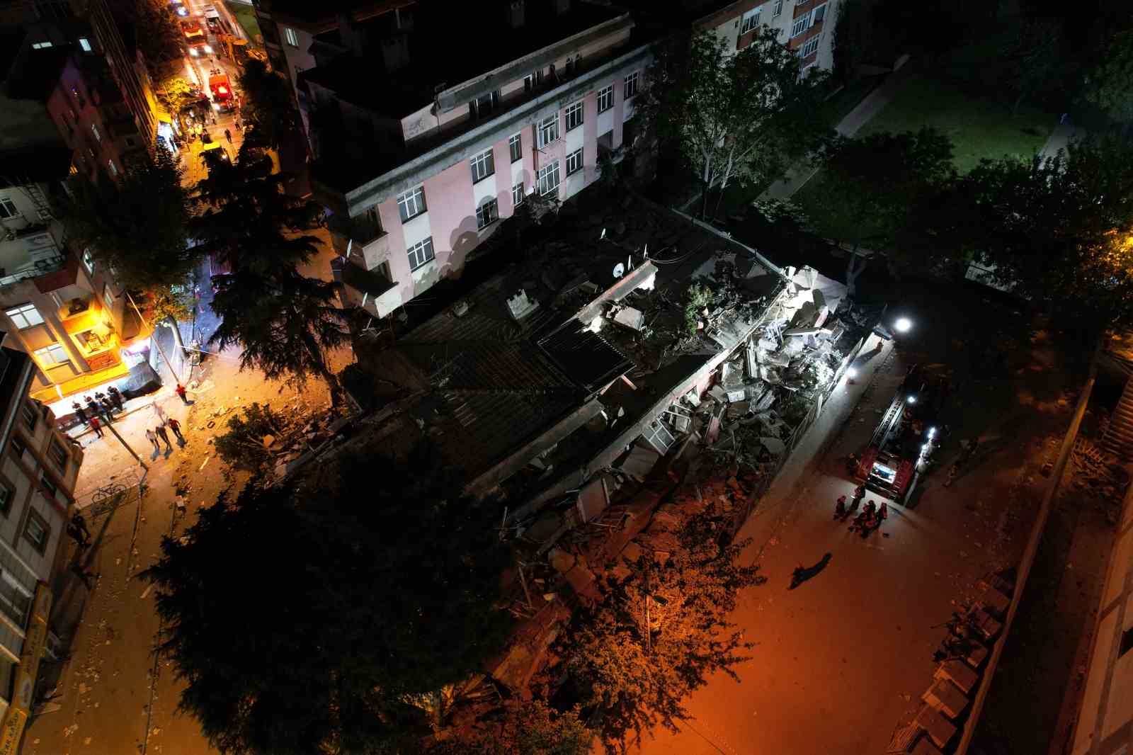 Bahçelievler’de 4 katlı boş bina çöktü