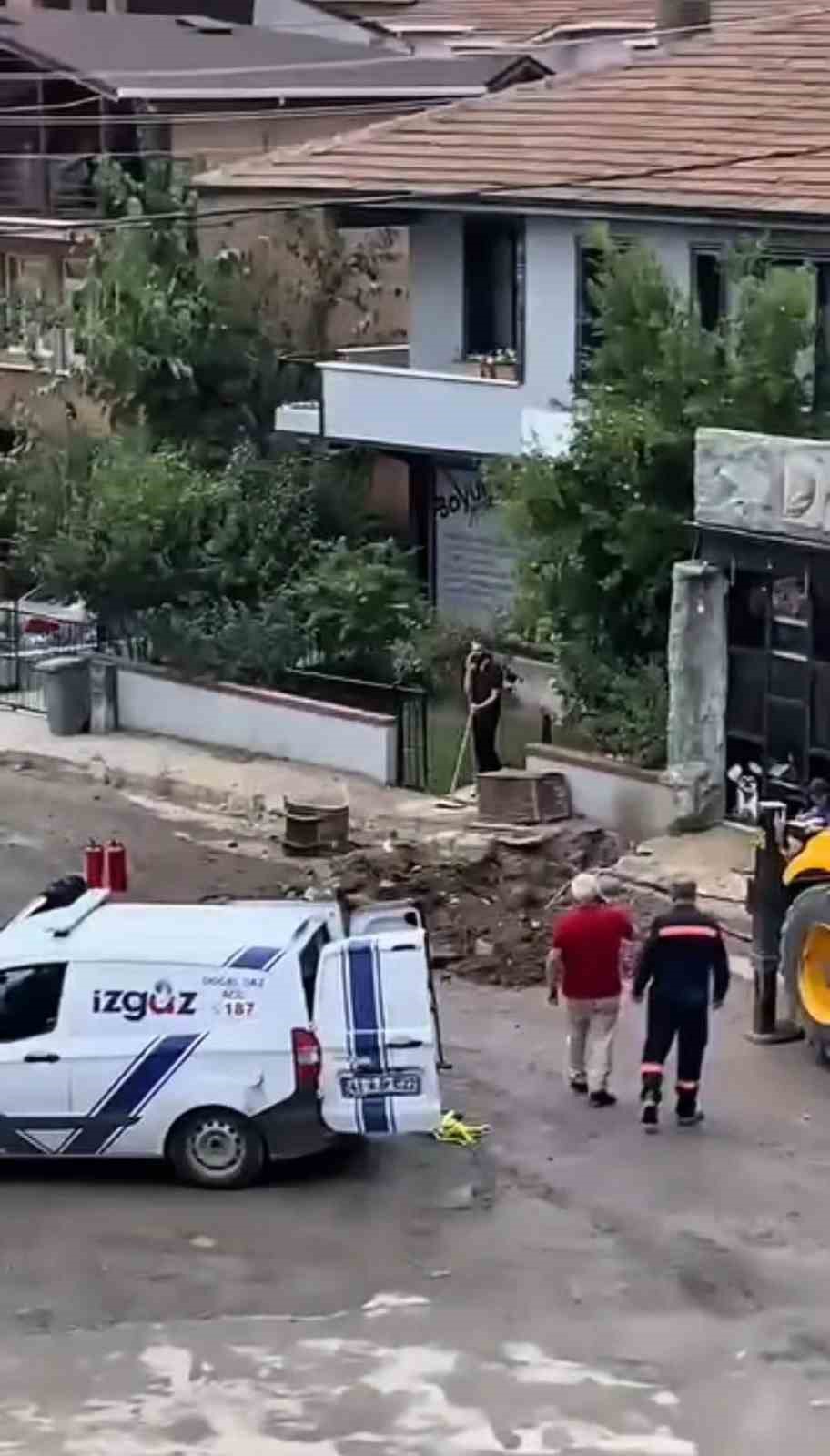 Mahallede korku dolu anlar: Gaz hattı delindi

