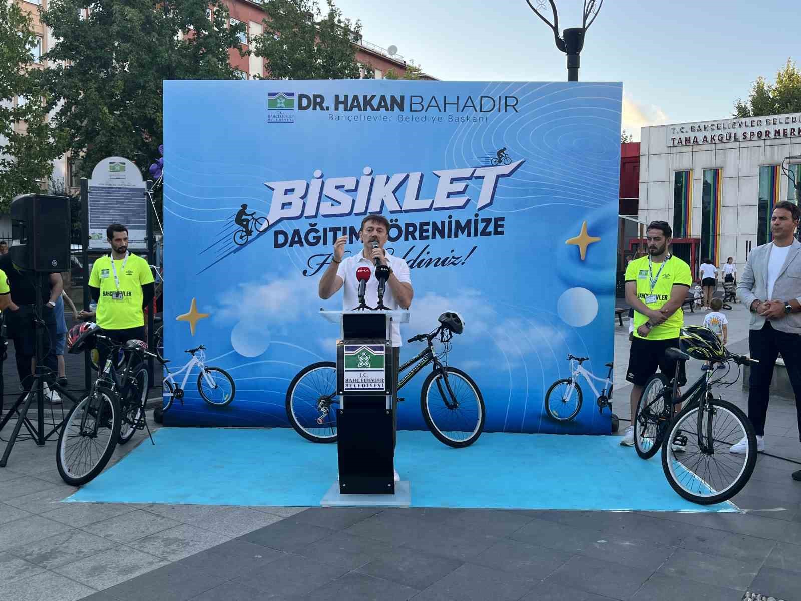 Bahçelievler’de 100 çocuğa bisiklet dağıtım töreni

