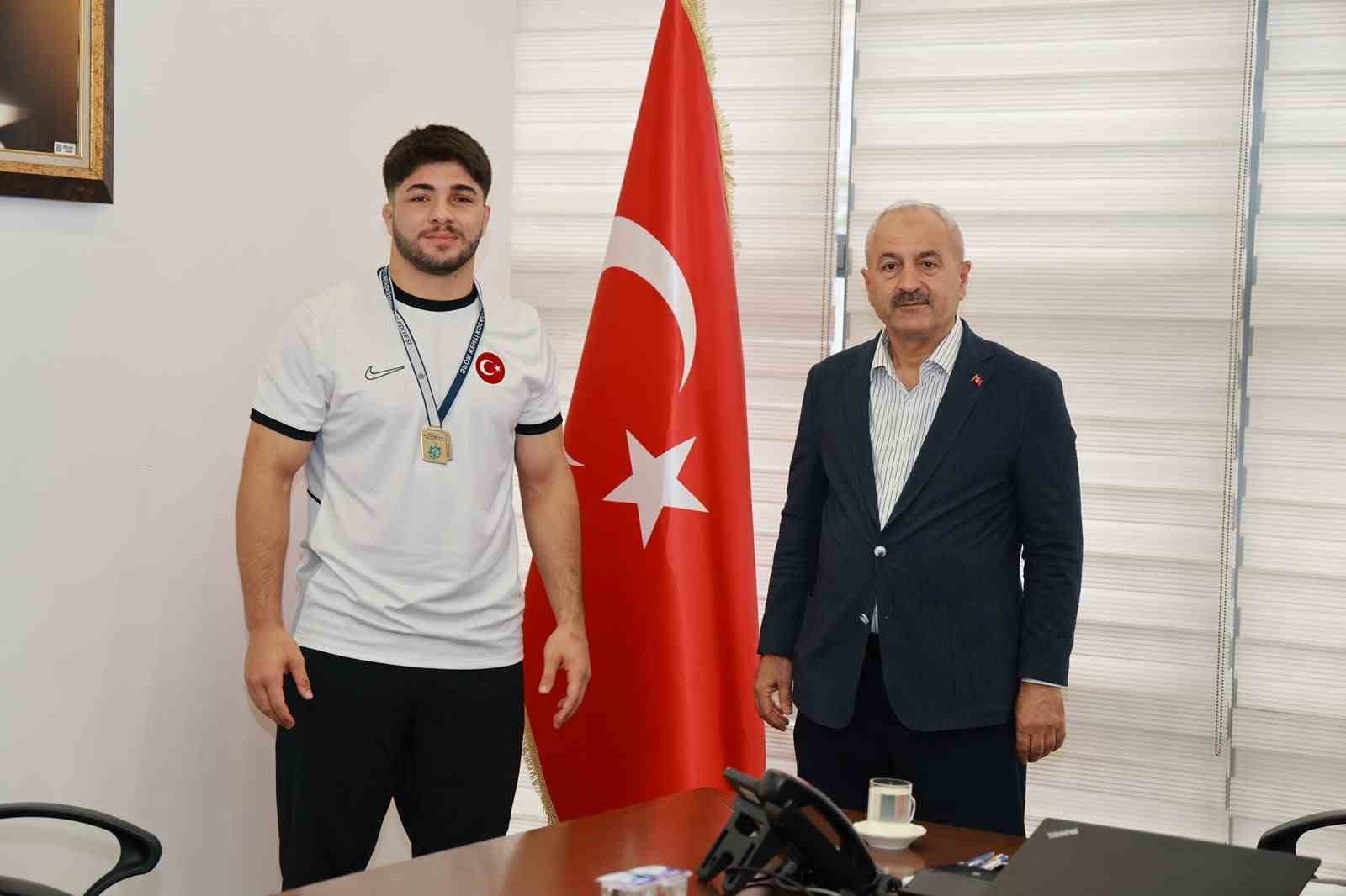 Güreşçi Alperen Tokgöz Akdeniz Oyunları’nda Türkiye’yi temsil edecek