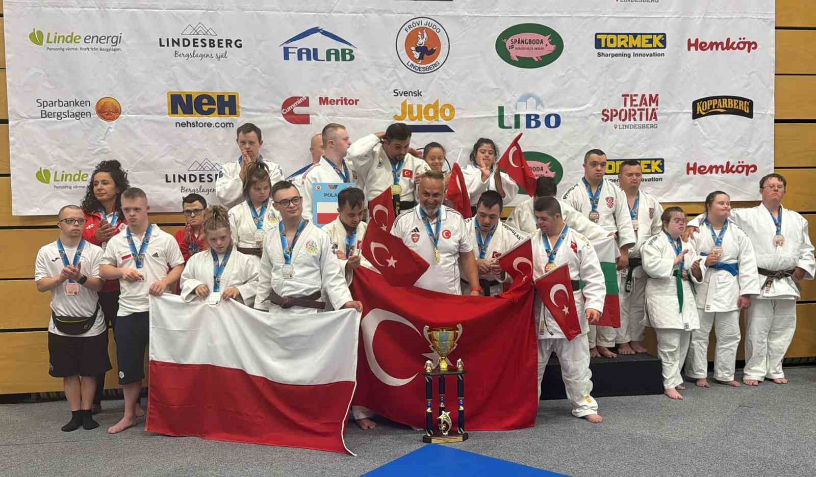 Özel Sporcular Down Judo Milli Takımı namağlup dünya şampiyonu

