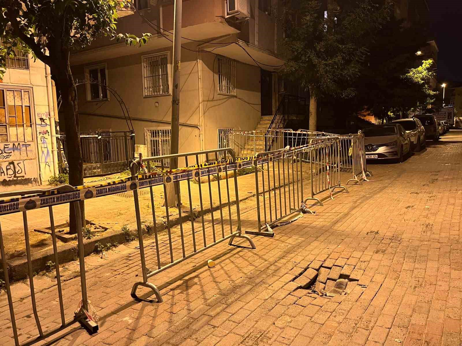 Güngören’de 5 katlı binanın balkonu çöktü: Binanın çevresi bariyerle kapatıldı
