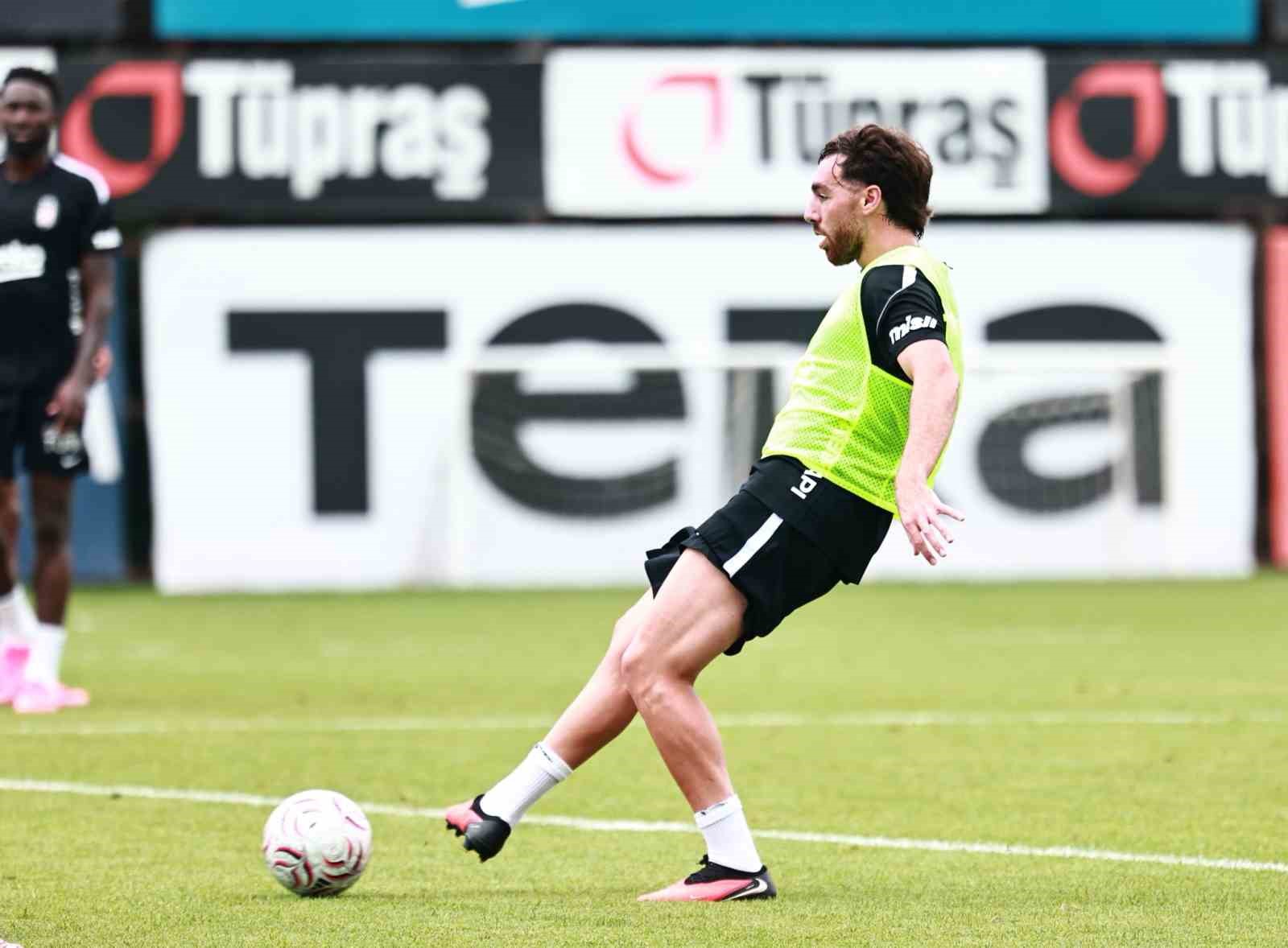 Beşiktaş, Hradec Kralove maçı hazırlıklarına başladı
