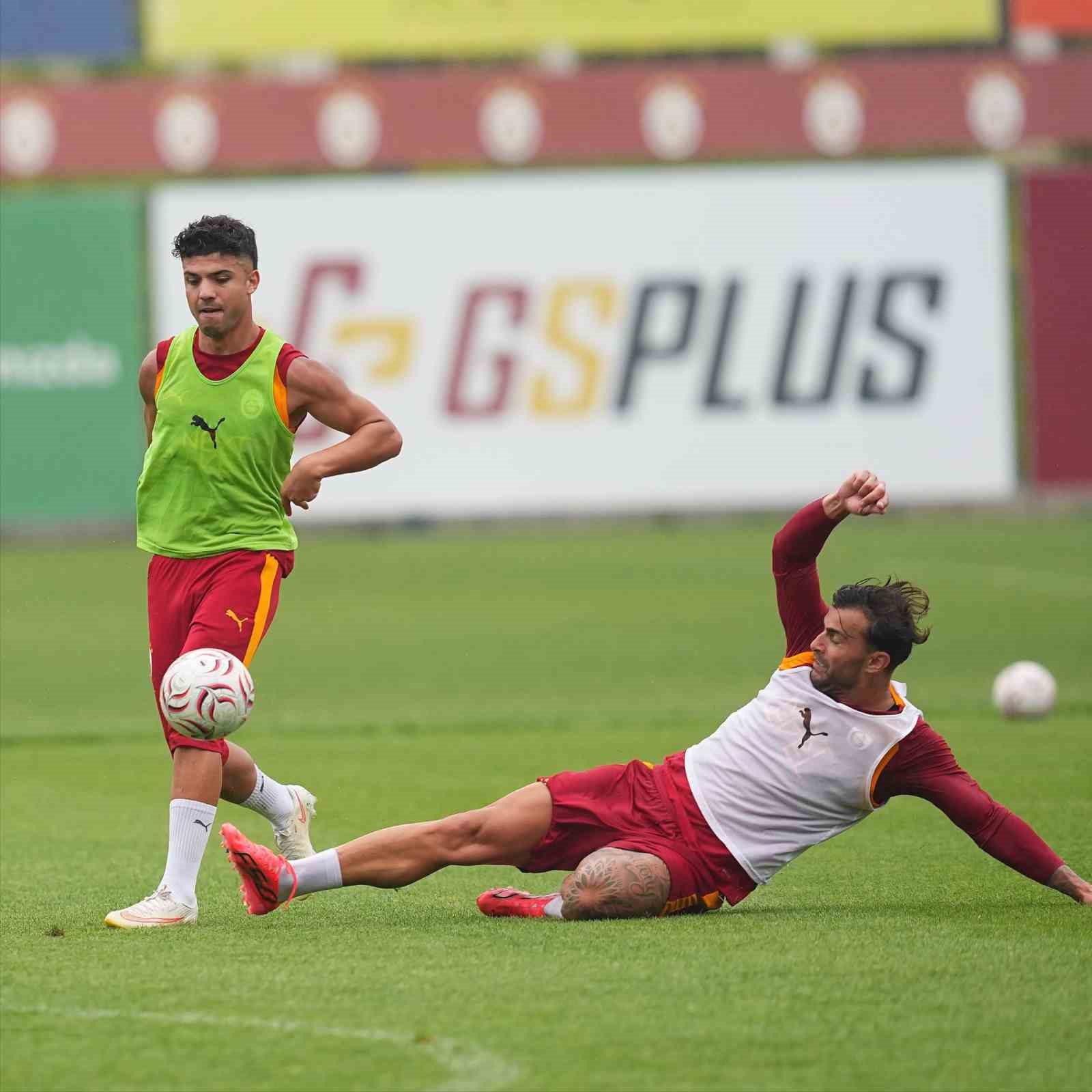 Galatasaray, Çorum FK hazırlıklarını sürdürdü
