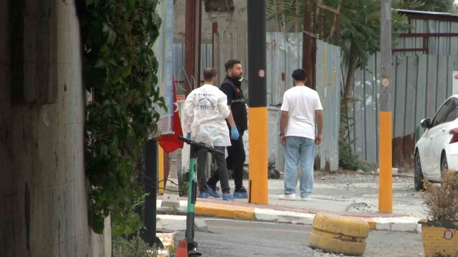 Polise bıçakla saldıran şüpheli ayağından vurularak yakalandı: Üzerinden uyuşturucu çıktı
