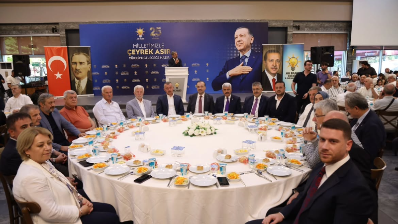 AK Parti Kocaeli’de 25. kuruluş yıl dönümü buluşması gerçekleşti