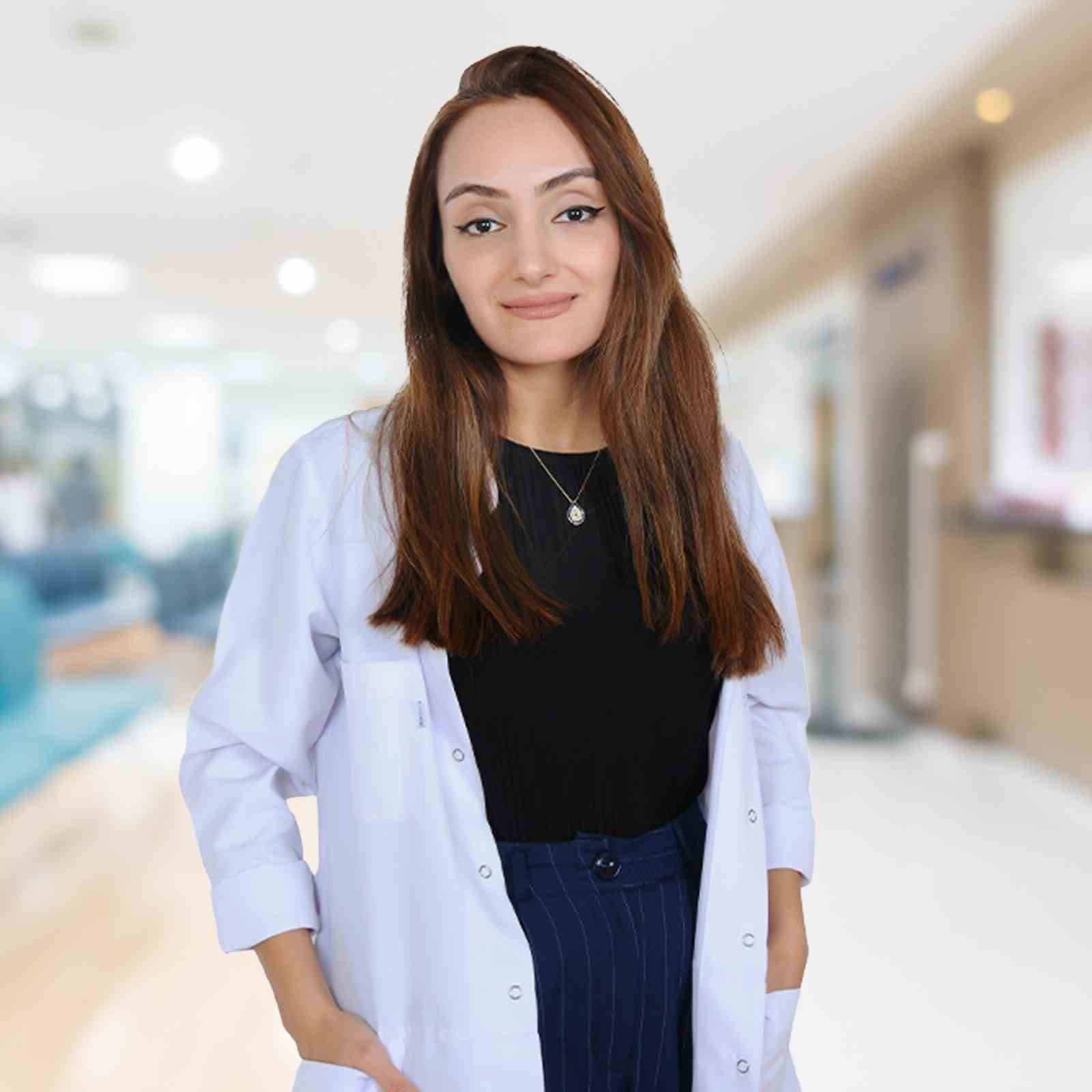 Göğüs ağrısı şikayetlerinde belirtilere dikkat: "Her ağrı kalp hastalığı anlamına gelmez ancak bazıları hayati tehlikenin habercisi olabilir"
